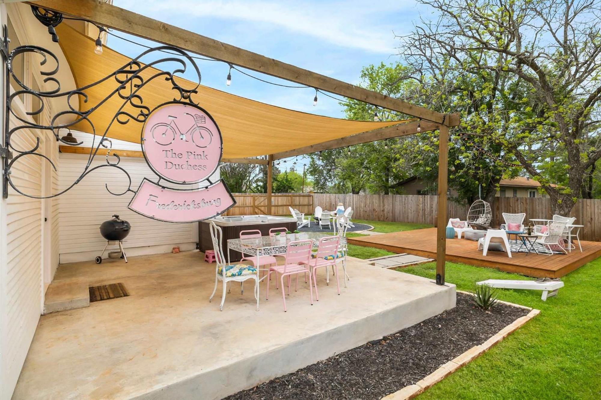 Pink Duchess - Mins To Main Hot Tub & Fire Pit Villa Fredericksburg Eksteriør billede