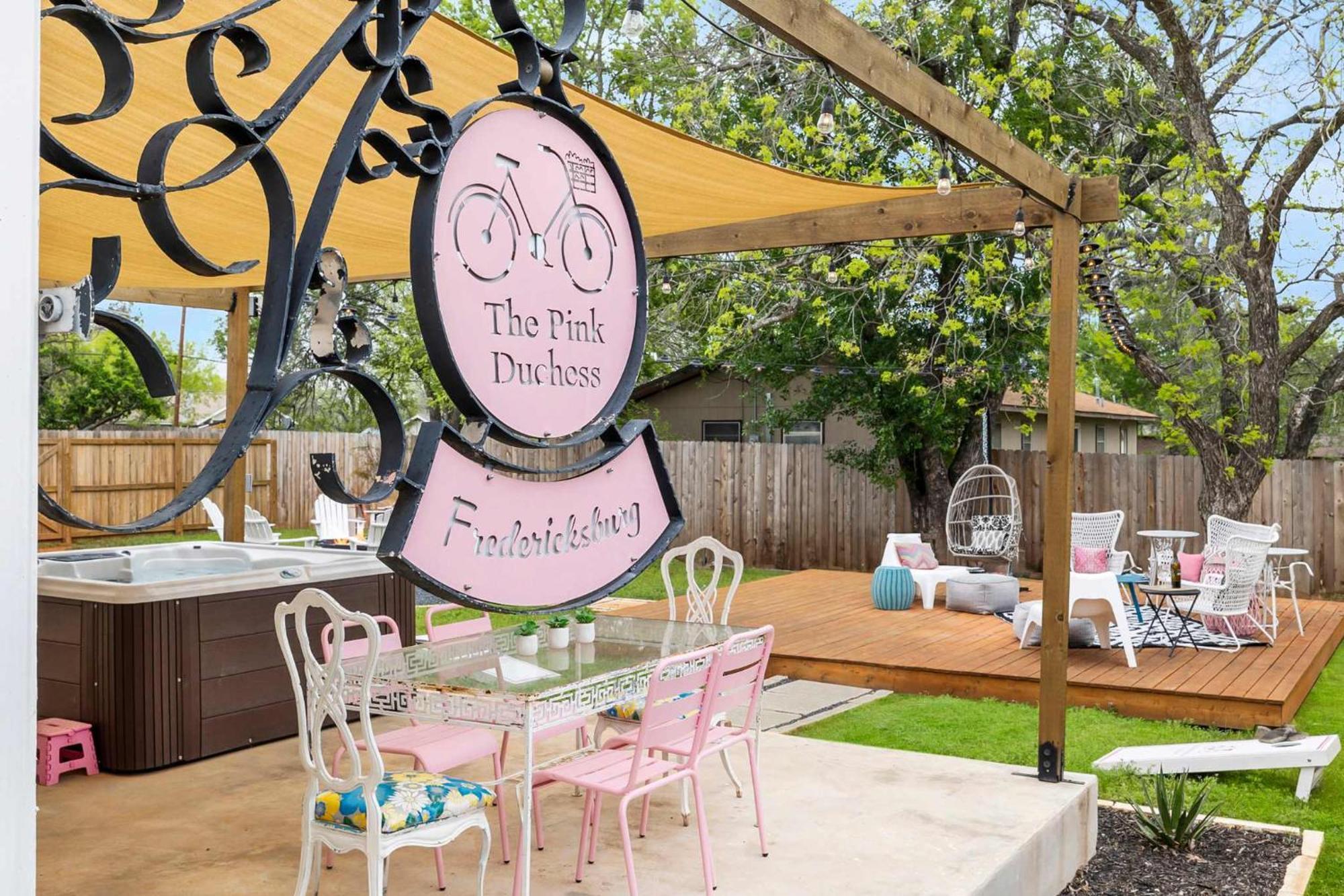Pink Duchess - Mins To Main Hot Tub & Fire Pit Villa Fredericksburg Eksteriør billede